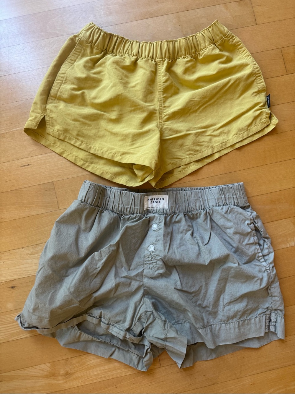 1 Patagonia Short Yellow & 1 American Eagle Short Gray XS